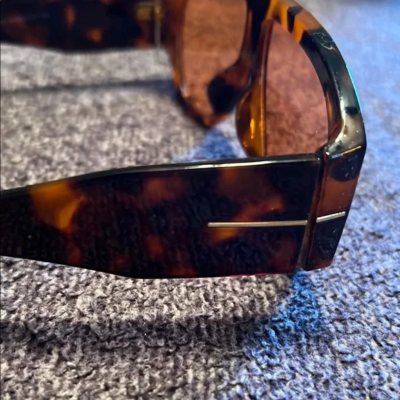 Tortoise Shell Sunglasses - Picture 5 of 5